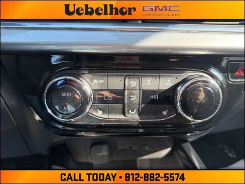 Used 2025 Chevrolet Trax LT w/ Driver Confidence Package image 24