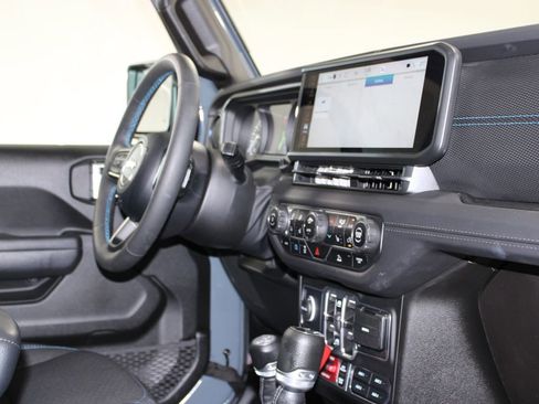 Used 2025 Jeep Wrangler Unlimited Rubicon 4xe w/ Convenience Group AWD/4WD image 28