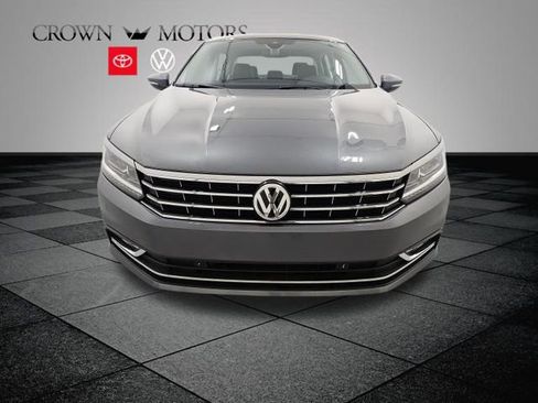 Used 2017 Volkswagen Passat 1.8T SEL Premium image 2