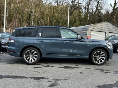 New 2026 Lincoln Aviator AWD w/ Jet Appearance Package image 3