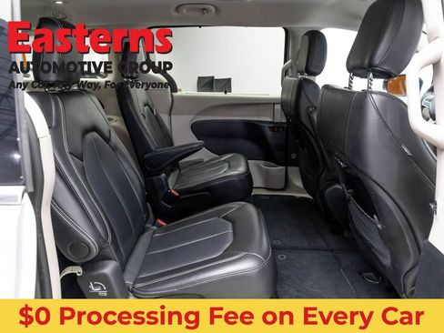 Used 2024 Chrysler Pacifica Touring-L FWD image 25
