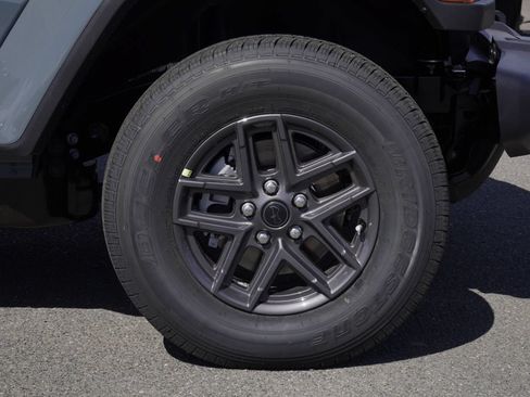 New 2026 Jeep Gladiator Sport AWD/4WD image 10