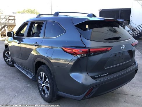 Used 2023 Toyota Highlander XLE FWD image 6