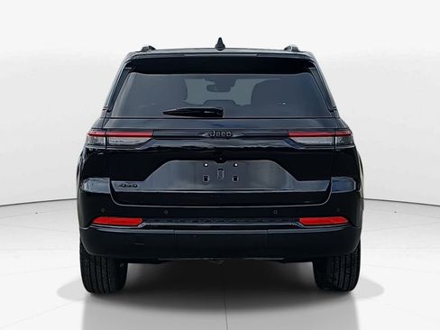 Used 2023 Jeep Grand Cherokee Altitude image 6