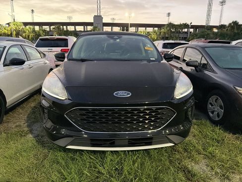 Used 2020 Ford Escape SE FWD image 2
