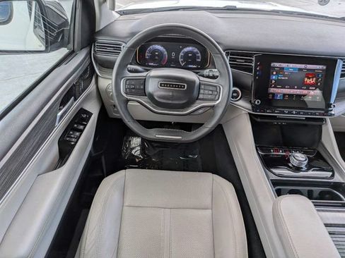 Certified 2024 Jeep Wagoneer Series II w/ Flexible Seating Group RWD image 17