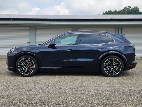 New 2026 Porsche Cayenne Turbo AWD/4WD image 2