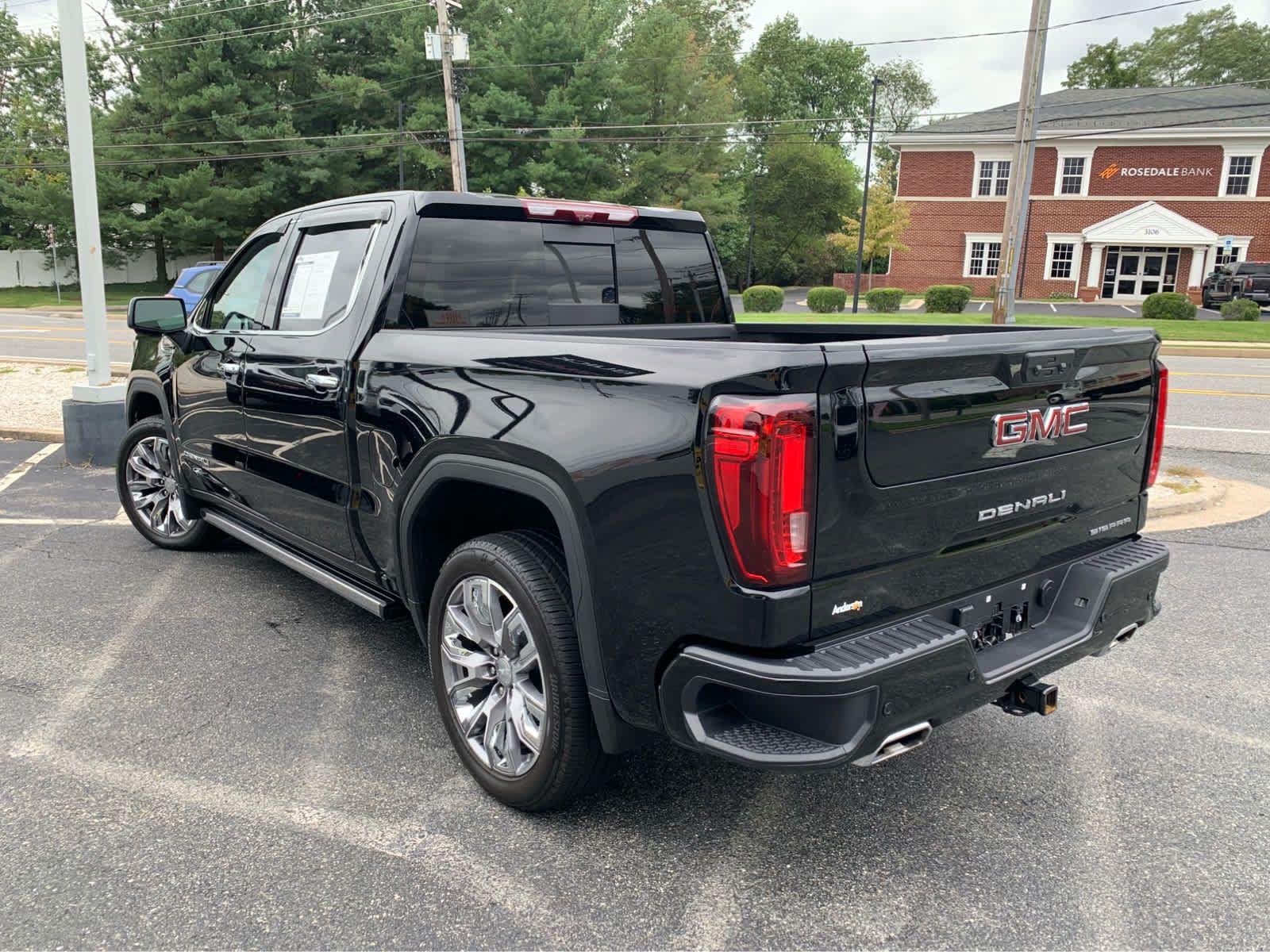 Used 2024 GMC Sierra 1500 Denali w/ Denali Reserve Package AWD/4WD image 4