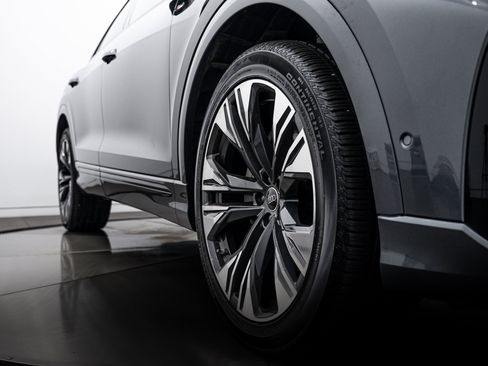 Certified 2025 Audi Q8 Prestige w/ Prestige Package image 20