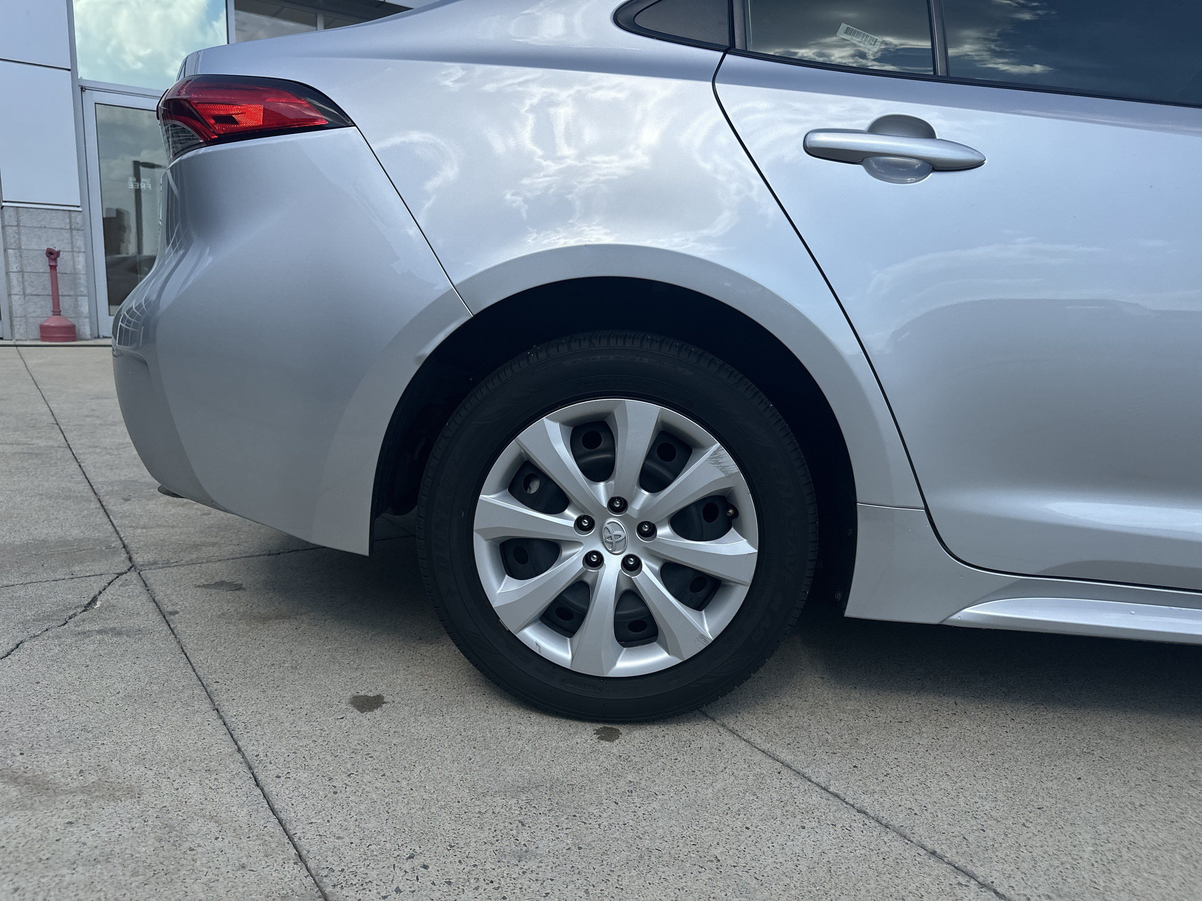 Used 2025 Toyota Corolla LE FWD image 36