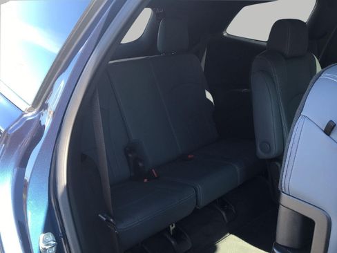 Used 2023 Buick Enclave Premium AWD/4WD image 28