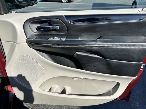 Used 2018 Dodge Grand Caravan SXT image 23