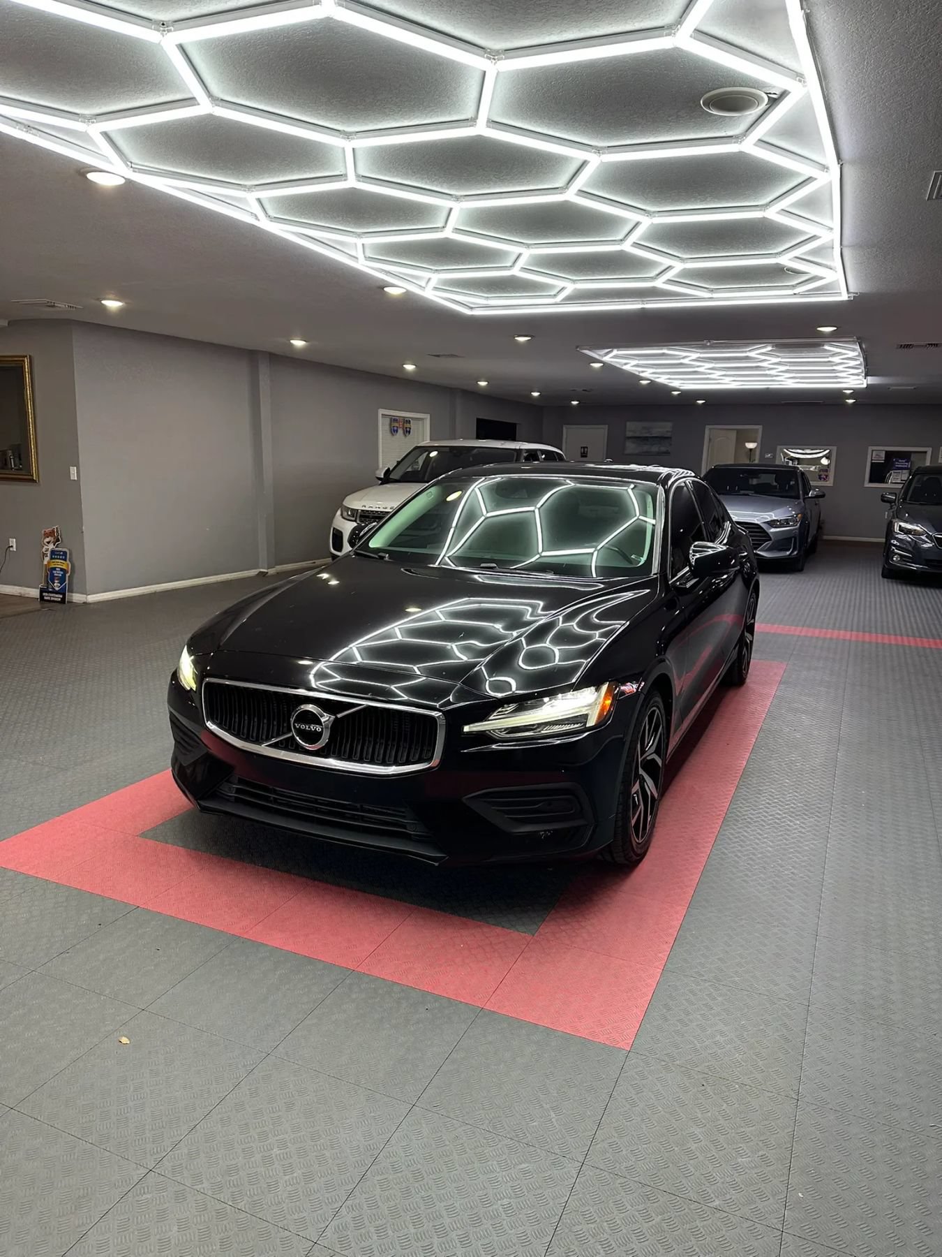Used 2020 Volvo S60 T5 Momentum FWD image 2