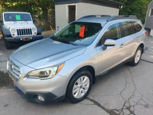 Used 2015 Subaru Outback 2.5i Premium AWD/4WD image 2
