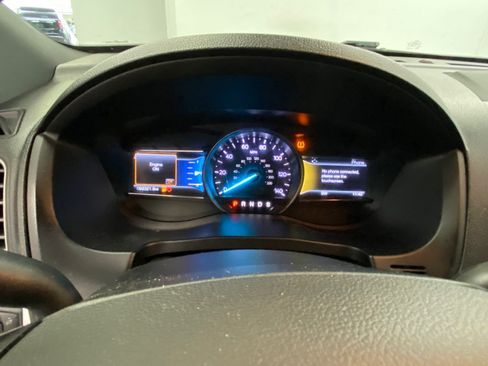 Used 2017 Ford Explorer XLT w/ Equipment Group 202A AWD/4WD image 32