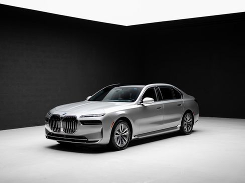 Used 2024 BMW i7 eDrive50 w/ Executive Package RWD image 4