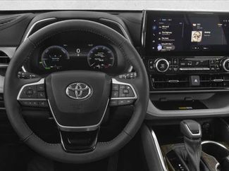 Used 2025 Toyota Highlander Platinum video 3