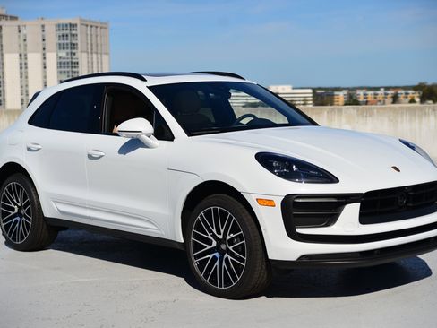 Certified 2026 Porsche Macan AWD/4WD image 7