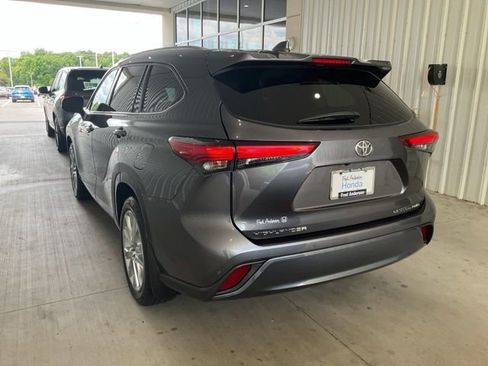 Used 2022 Toyota Highlander Limited AWD/4WD image 23