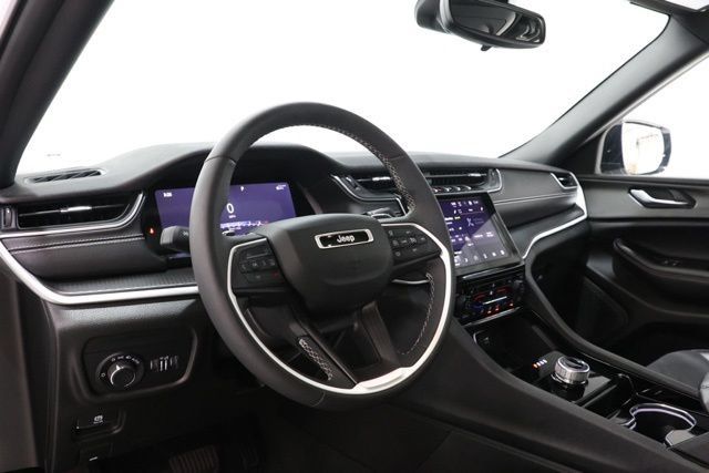 Used 2023 Jeep Grand Cherokee Altitude AWD/4WD image 13