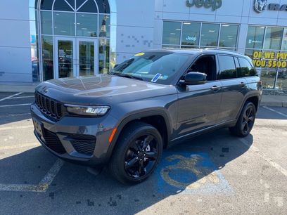 Used 2025 Jeep Grand Cherokee Altitude
