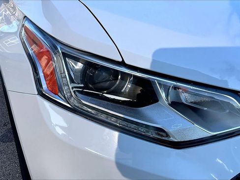 Used 2020 Chevrolet Traverse LT image 26