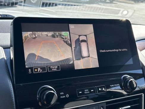 Used 2024 Nissan Armada SL image 30