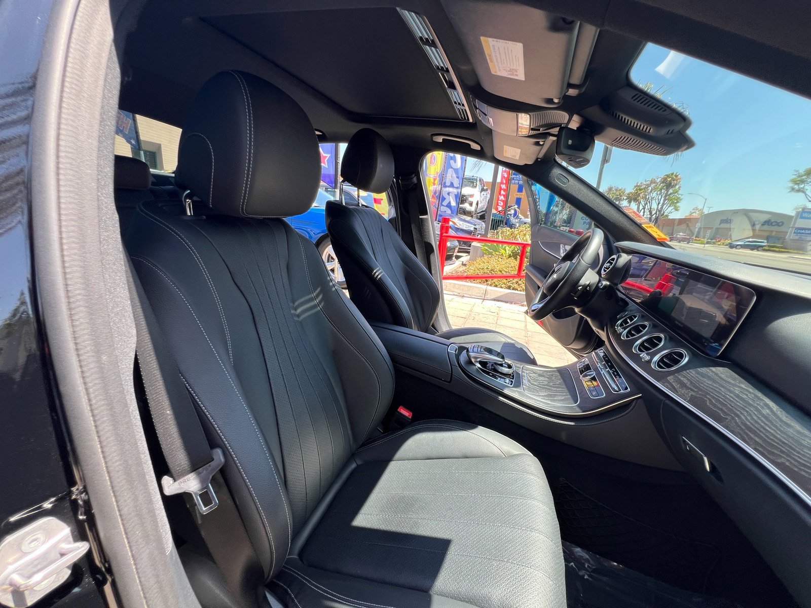 Used 2018 Mercedes-Benz E 400 4MATIC Sedan w/ Premium 3 Package image 39