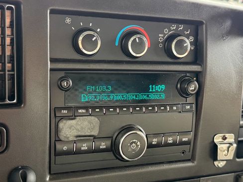 Used 2018 Chevrolet Express 2500 w/ Driver Convenience Package image 33