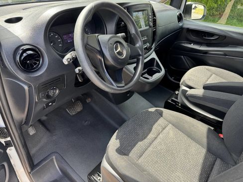 Used 2021 Mercedes-Benz Metris image 16