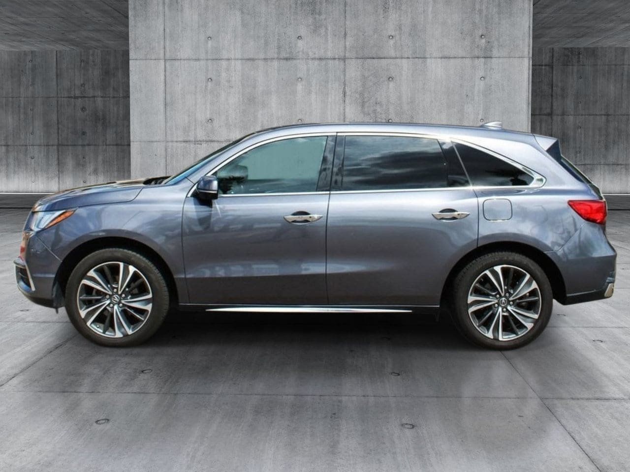 Used 2020 Acura MDX w/ Technology Package FWD image 2