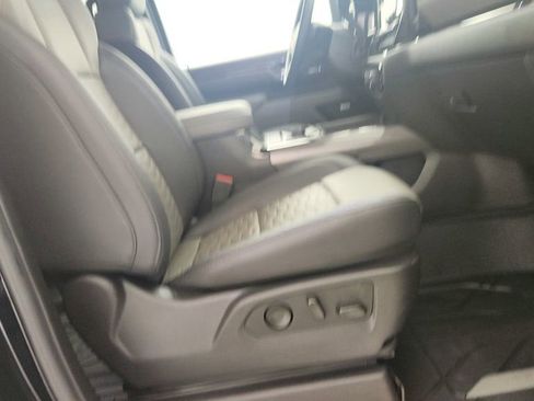 Used 2025 Chevrolet Silverado 2500 ZR2 w/ Technology Package AWD/4WD image 32