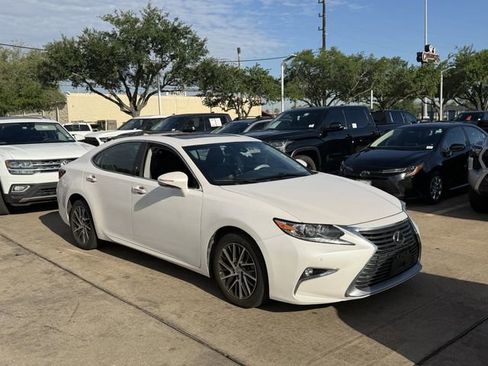 Used 2018 Lexus ES 350 w/ Luxury Package w/Wood Trim image 3