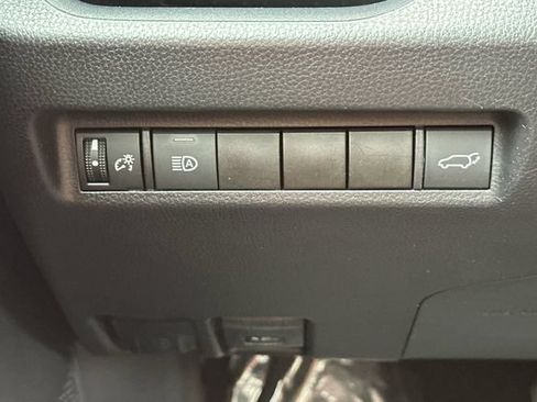 Used 2021 Toyota RAV4 XLE w/ Convenience Package FWD image 31