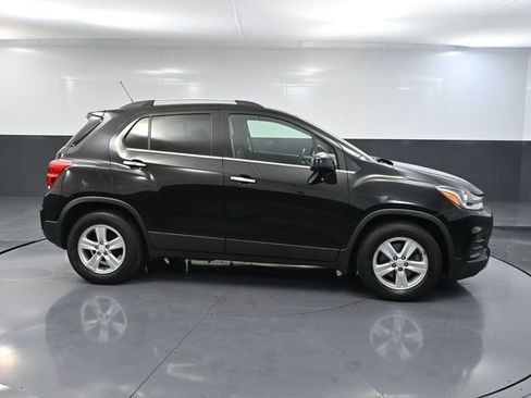 Used 2019 Chevrolet Trax LT w/ LT Convenience Package image 3