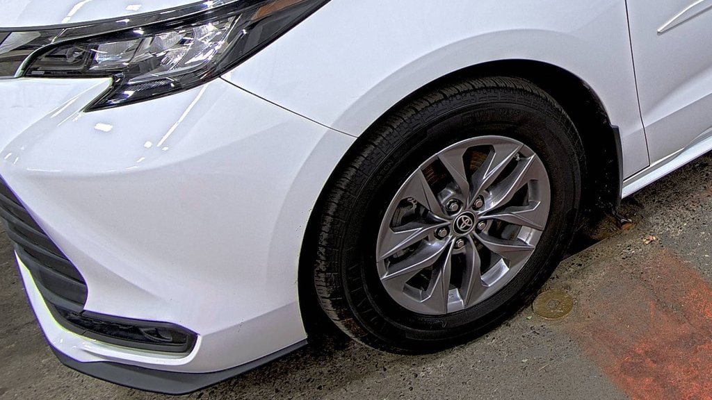 Used 2023 Toyota Sienna LE w/ LE Plus Package AWD/4WD image 17