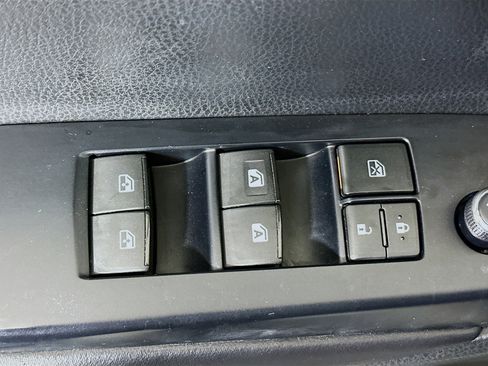 Used 2019 Toyota Highlander SE image 14