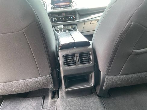 Used 2024 Nissan Rogue S FWD image 18