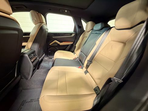 Certified 2025 Porsche Cayenne image 21
