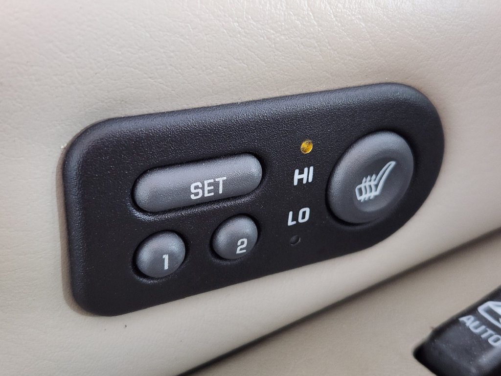 Used 2002 GMC Sierra 1500 Denali AWD/4WD image 18