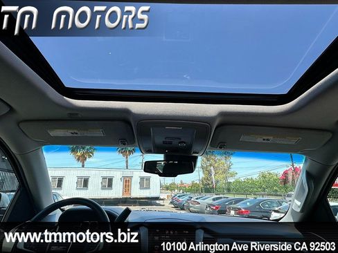 Used 2015 GMC Yukon XL SLT w/ Open Road Package RWD image 8