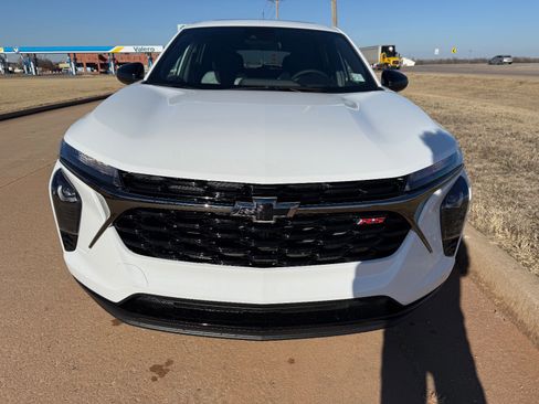 New 2026 Chevrolet Trax RS w/ Sunroof Package image 8