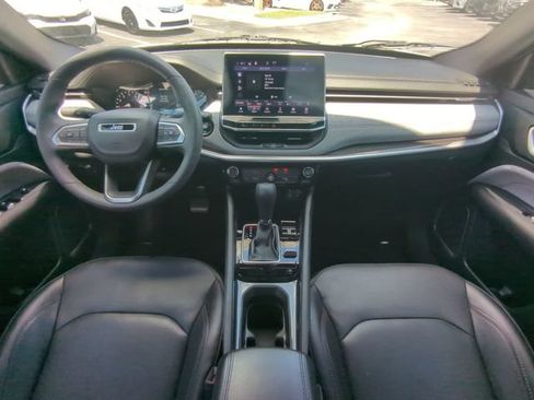 Used 2023 Jeep Compass Latitude AWD/4WD image 17