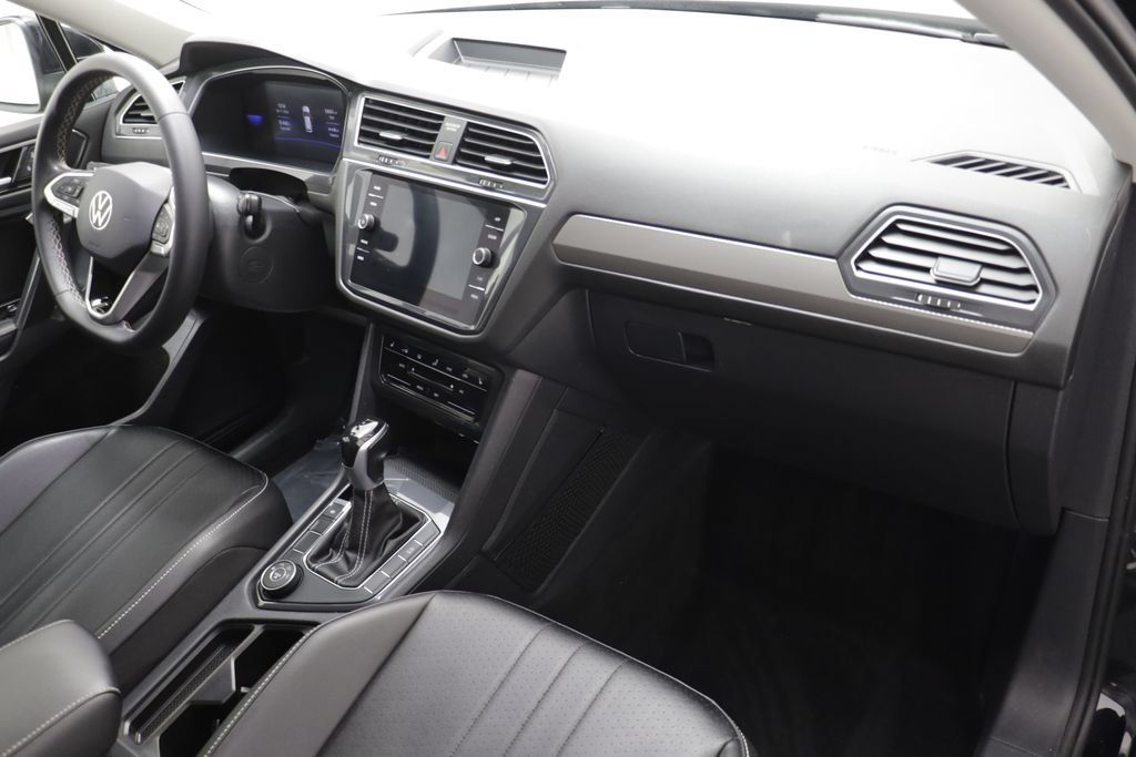 Used 2022 Volkswagen Tiguan SE AWD/4WD image 18