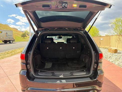 Used 2017 Jeep Grand Cherokee SRT image 23