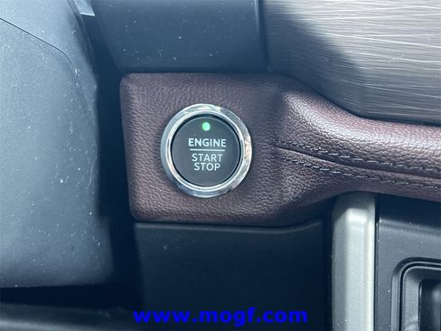 Used 2024 Ford Expedition Limited image 8