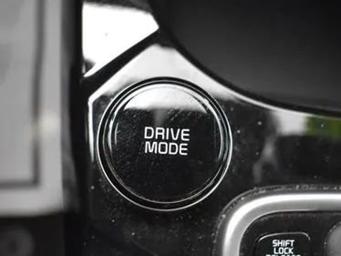 Used 2025 Kia Seltos S image 36