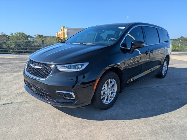 New 2026 Chrysler Pacifica Select FWD image 8
