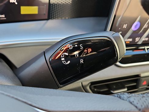 New 2026 Volkswagen Tiguan SE R-Line image 21