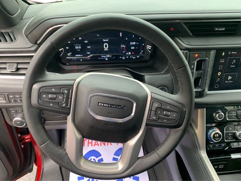 Used 2024 GMC Yukon Denali AWD/4WD image 16